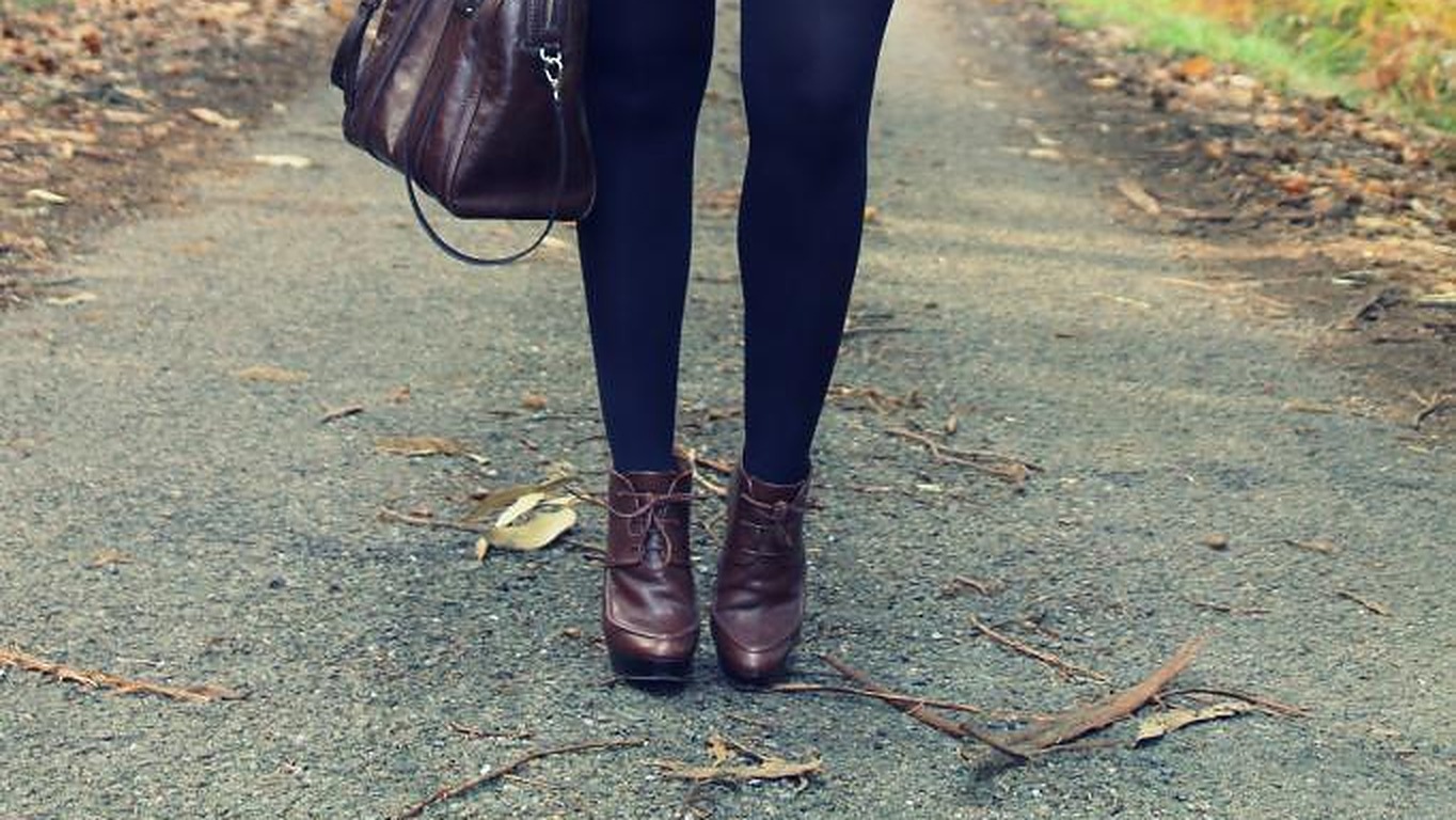 Navy tights with dark brown leather lace-up ankle boots