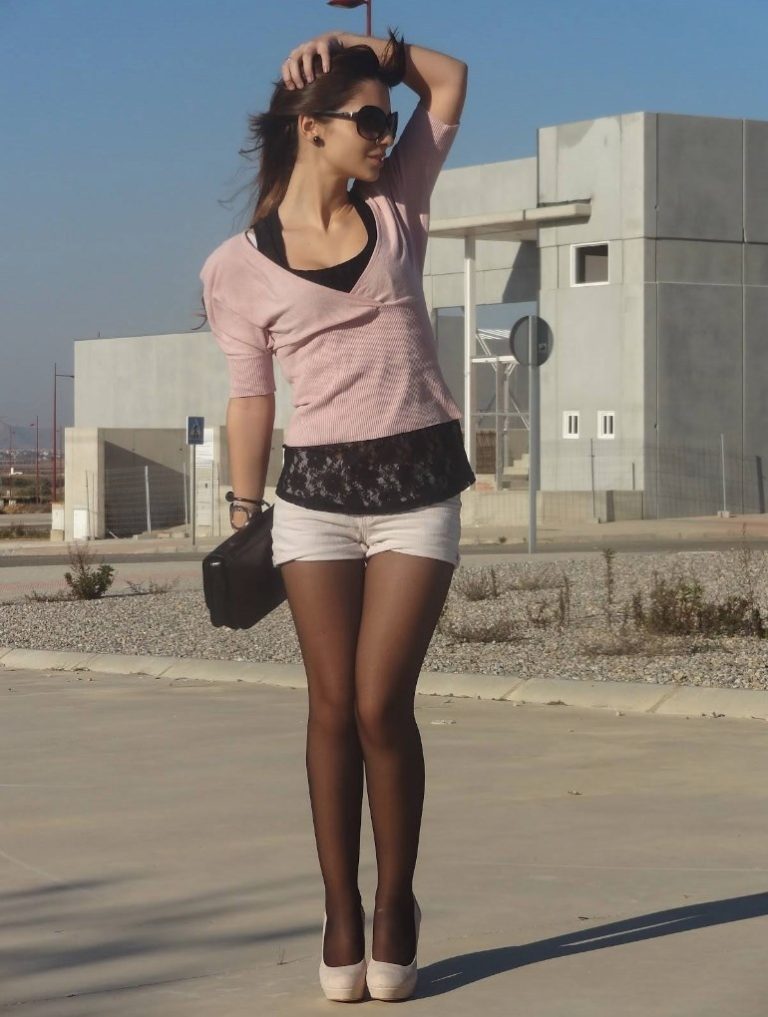 Tights vs Leggings vs Stockings: What Is the Difference?