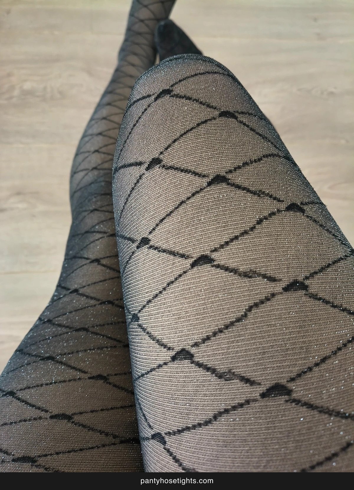 Black Diamond-Pattern Shimmer Party Tights photo 3