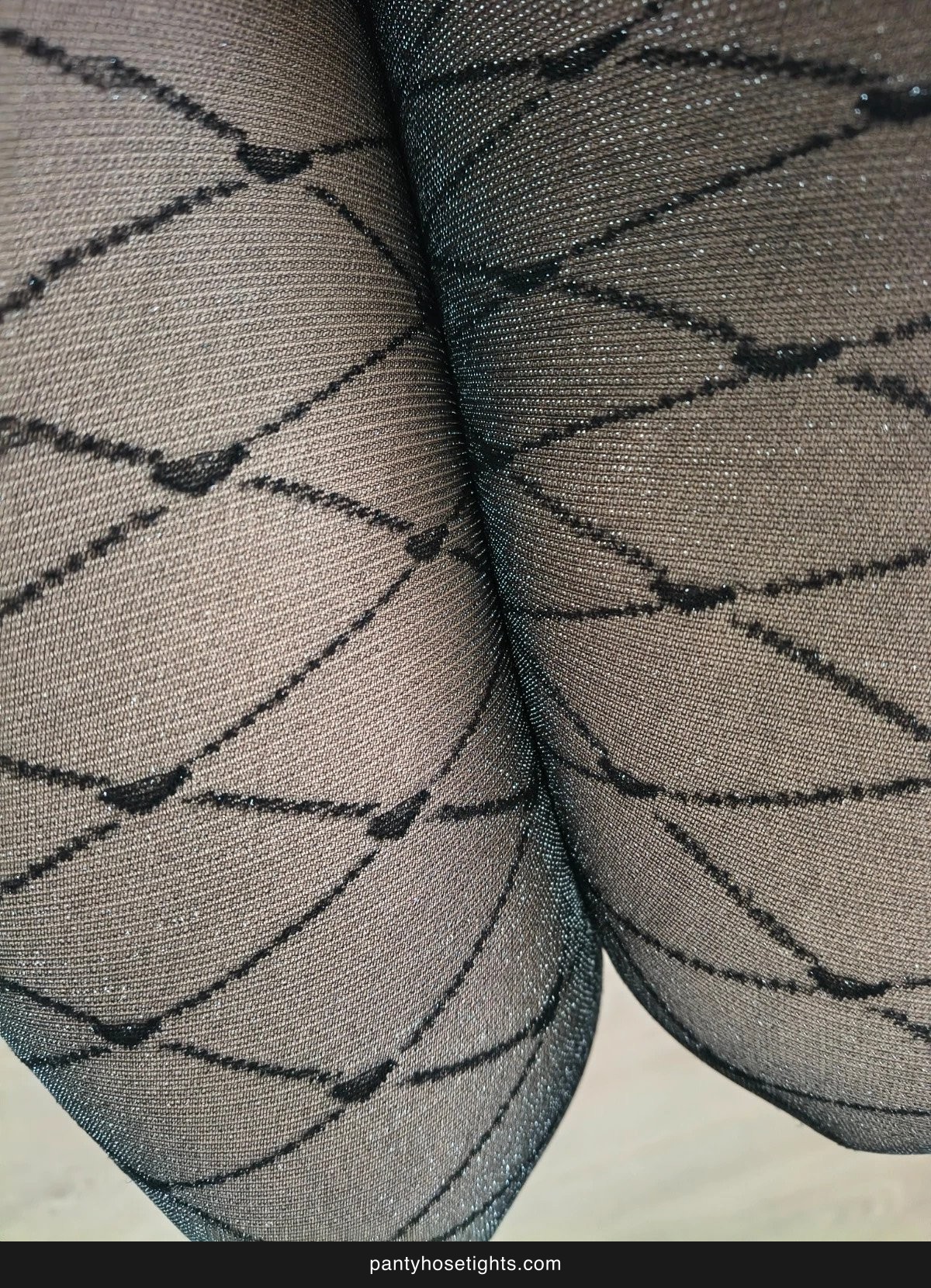 Black Diamond-Pattern Shimmer Party Tights photo 4