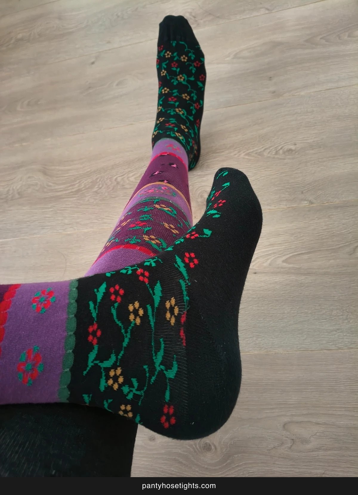 Black Floral Kawaii-Print Tights photo 4