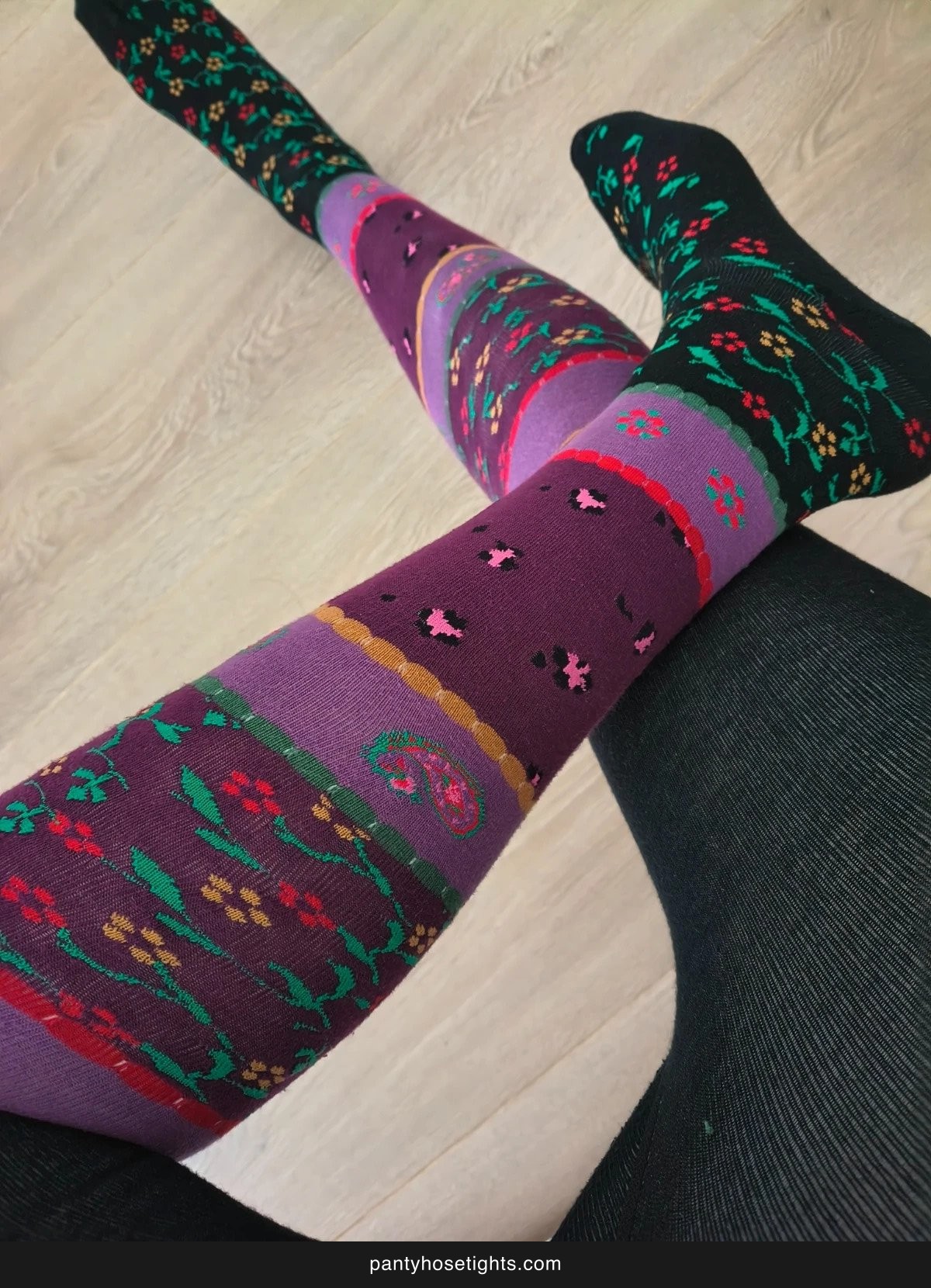 Black Floral Kawaii-Print Tights photo 5