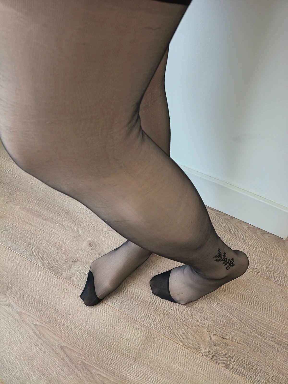 Black Sheer Tights With Floral Ankle Motif photo 7