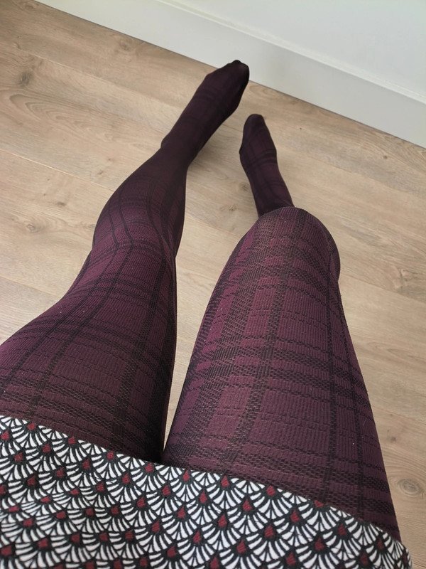 Burgundy Vintage Windowpane Tights photo 2