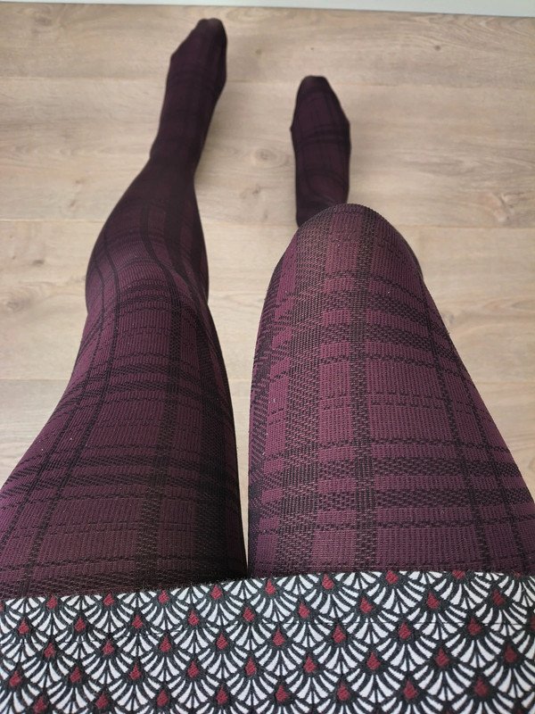 Burgundy Vintage Windowpane Tights photo 3