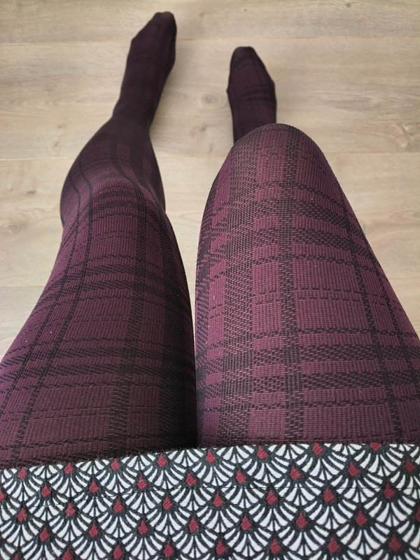 Burgundy Vintage Windowpane Tights photo 4