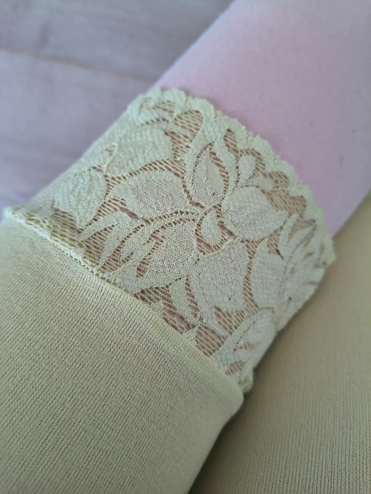 Neon Yellow Lace-Cuff Leggings photo 8