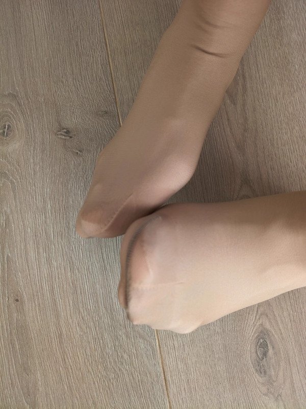 Nude Floral Lace-Top Thigh Highs photo 6