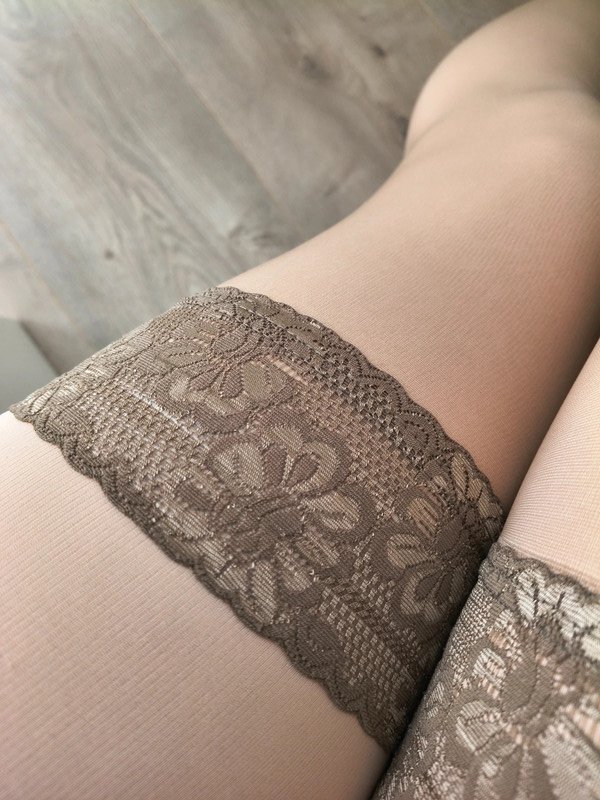 Nude Floral Lace-Top Thigh Highs photo 8
