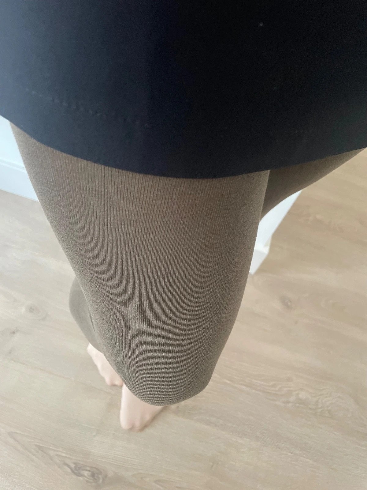 Smooth Khaki Velvet Leggings photo 12