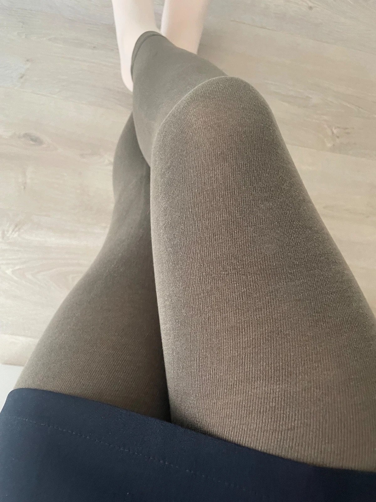 Smooth Khaki Velvet Leggings photo 7