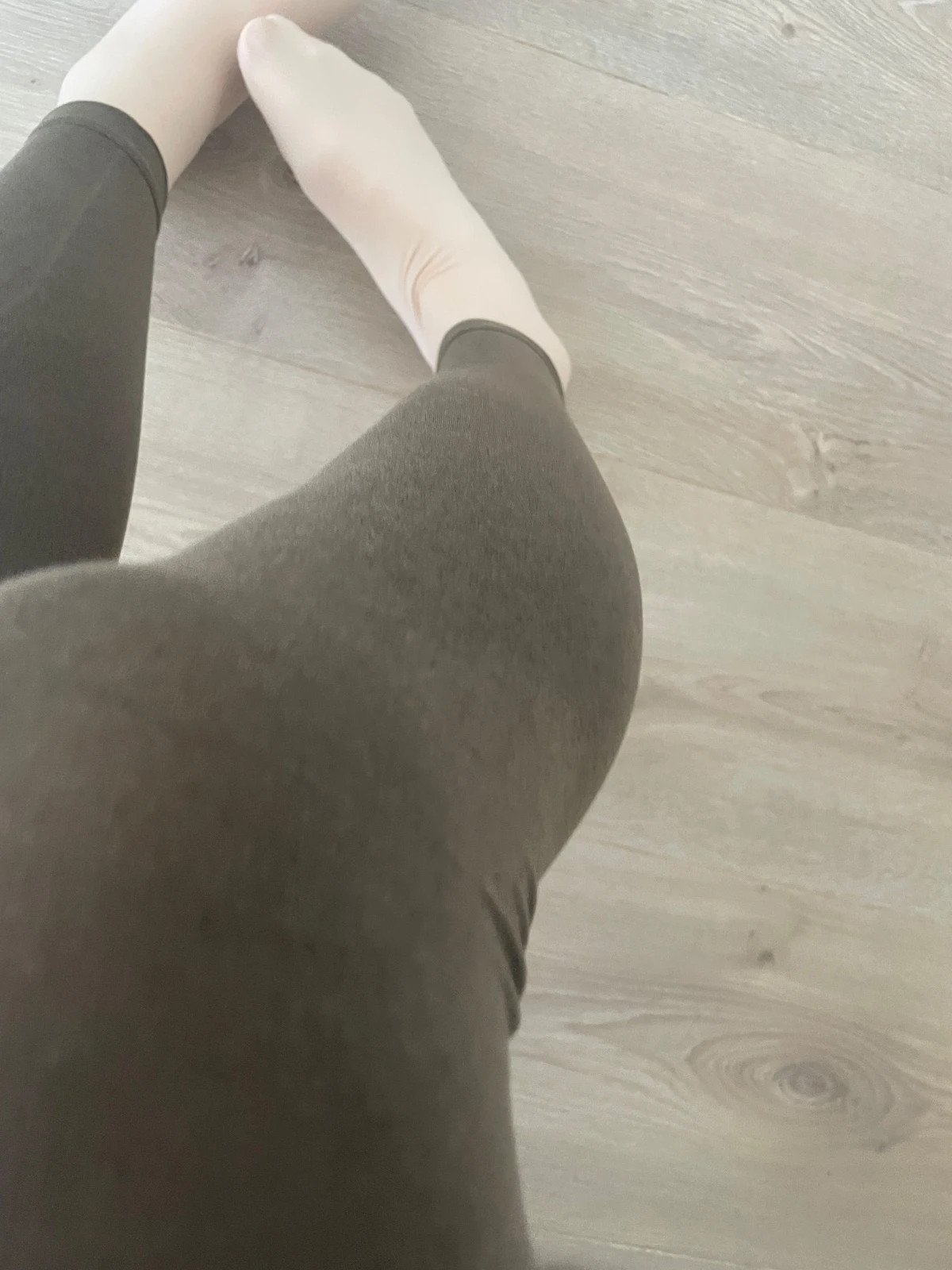 Smooth Khaki Velvet Leggings photo 9