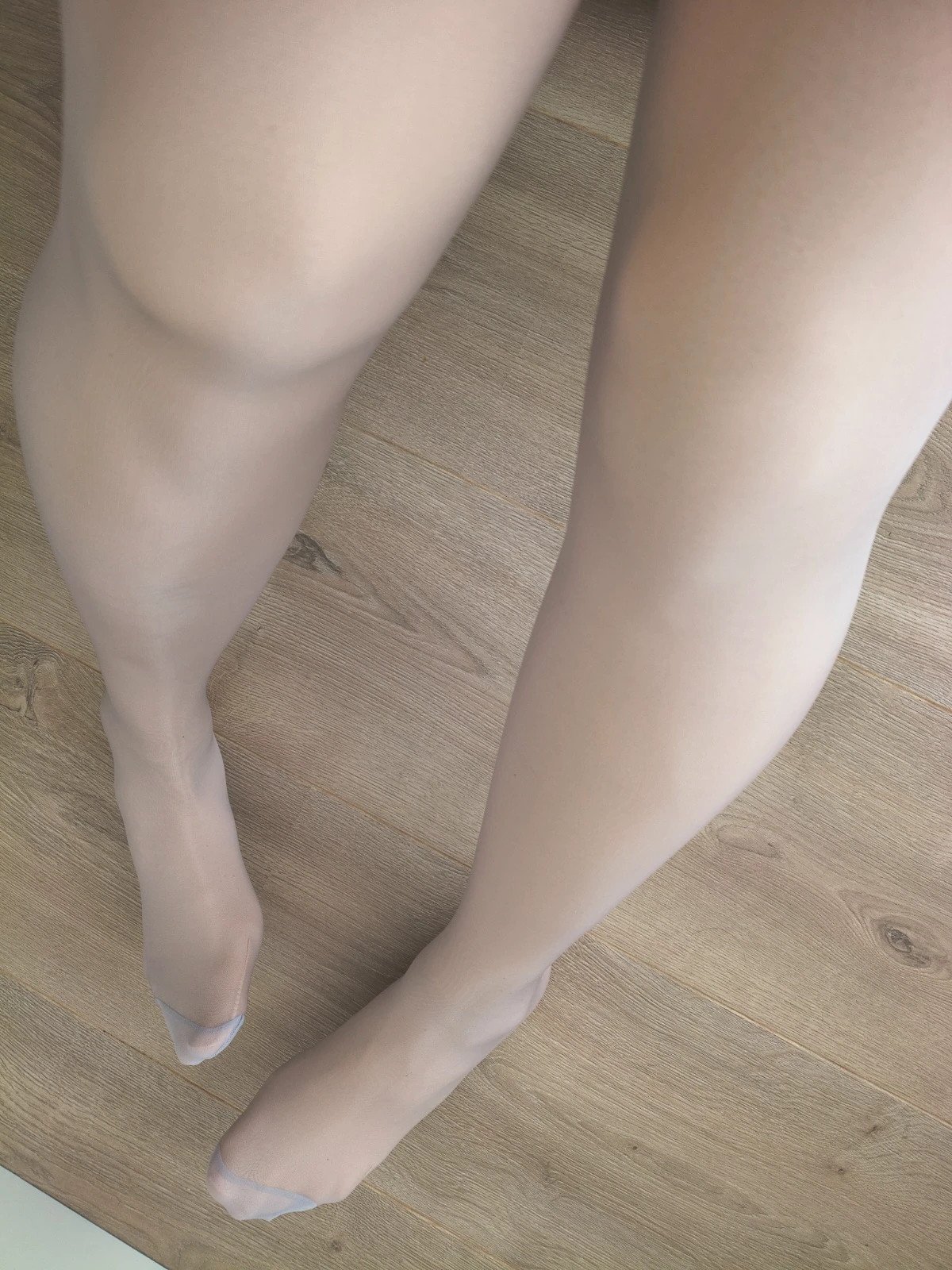 Pearl-Shine Lilac Sheer Tights