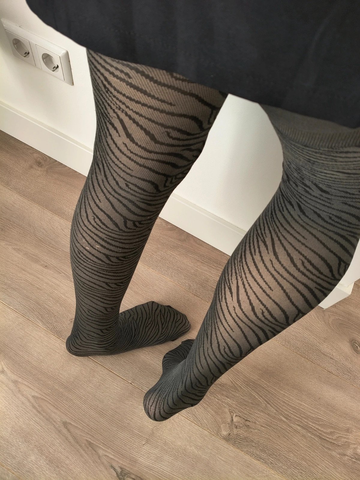 DKNY Vintage Khaki Animal-Print Tights photo 2
