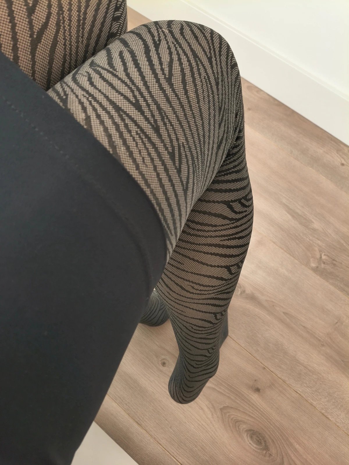 DKNY Vintage Khaki Animal-Print Tights photo 3
