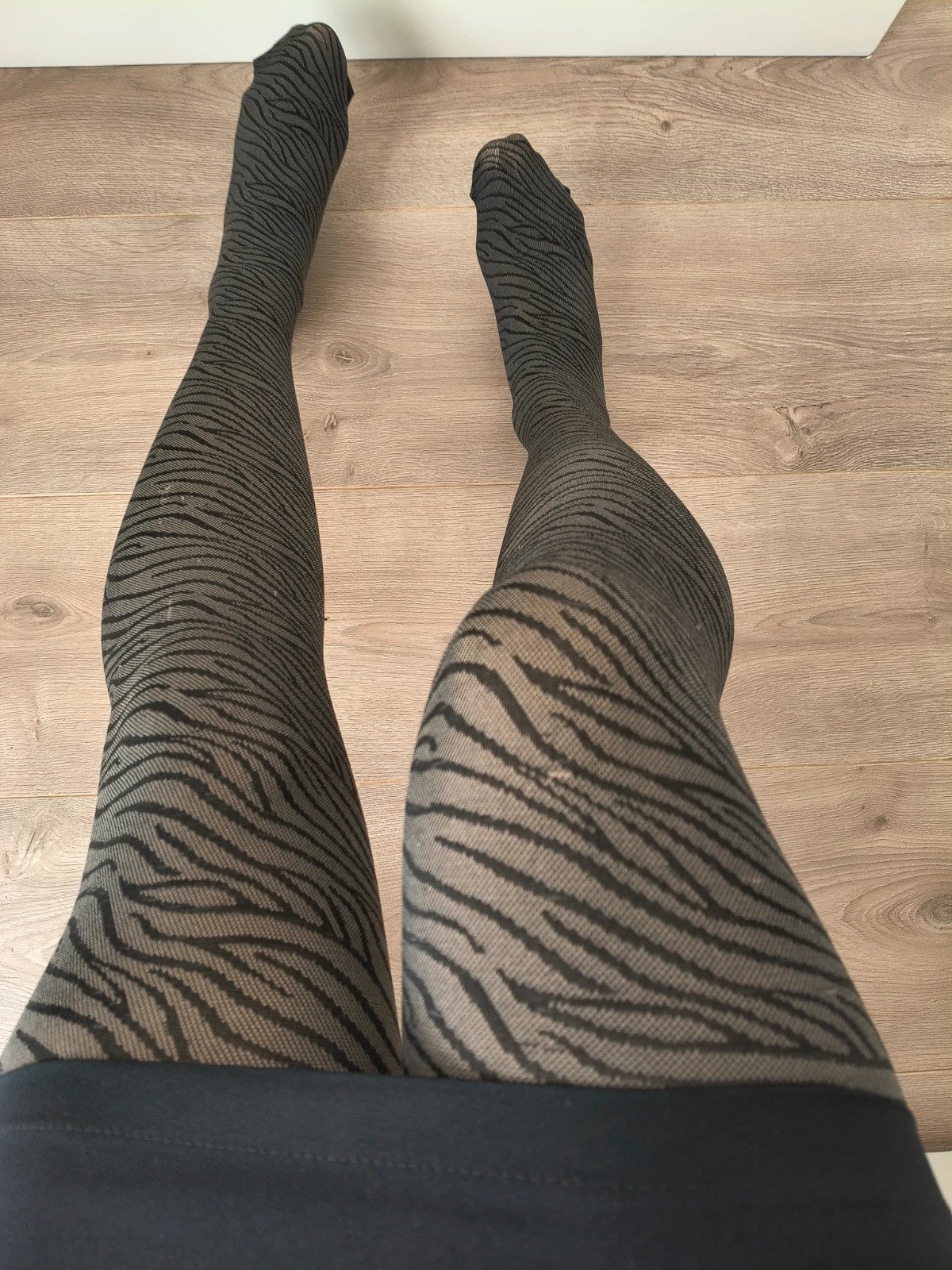 DKNY Vintage Khaki Animal-Print Tights photo 4