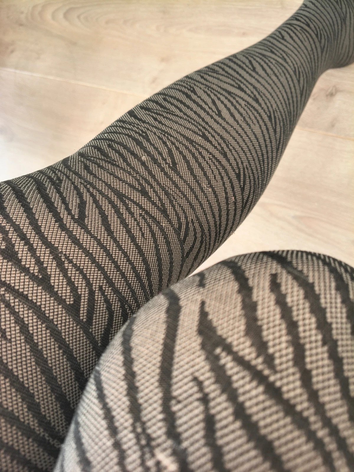 DKNY Vintage Khaki Animal-Print Tights photo 6
