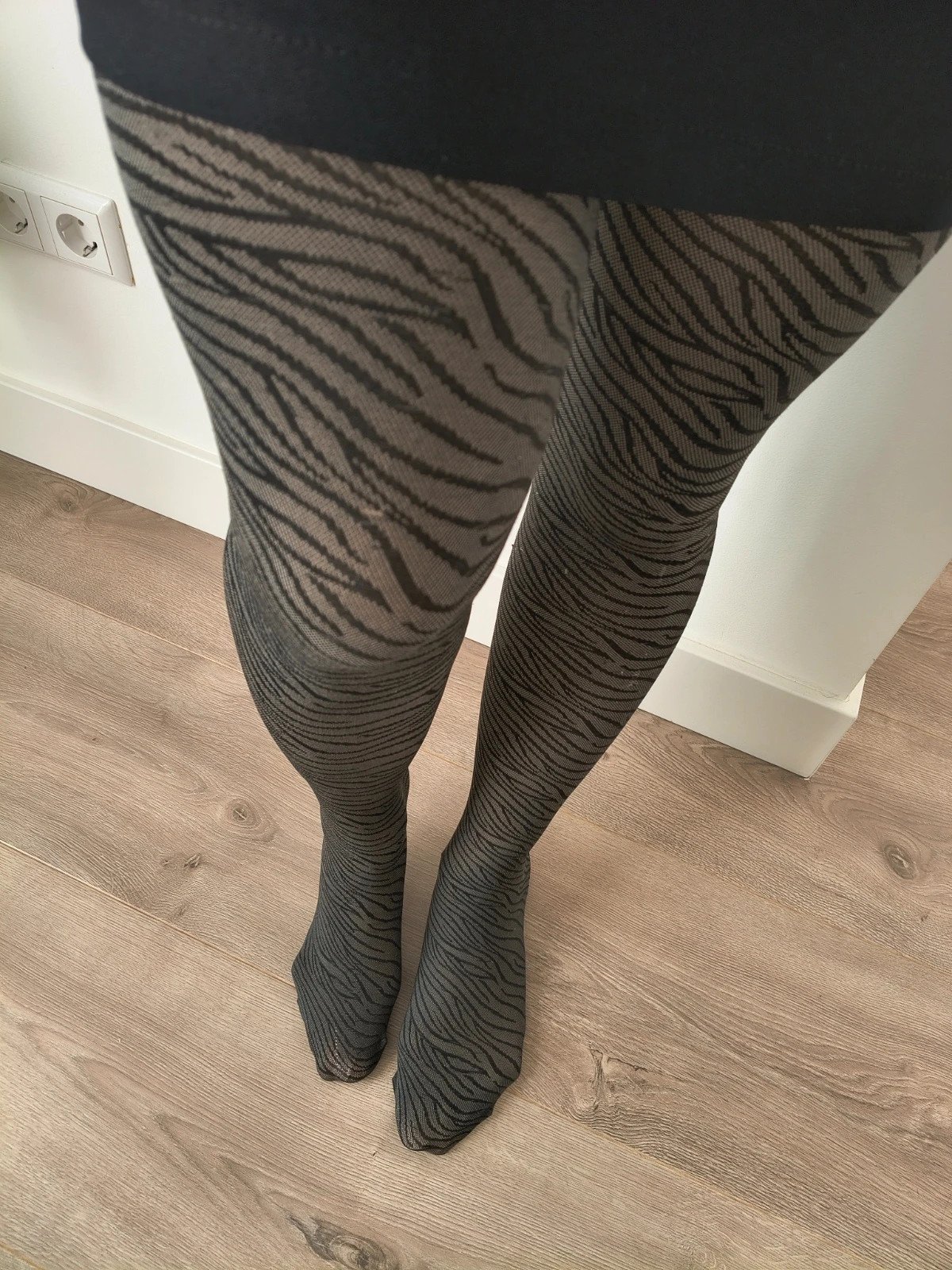 DKNY Vintage Khaki Animal-Print Tights photo 7