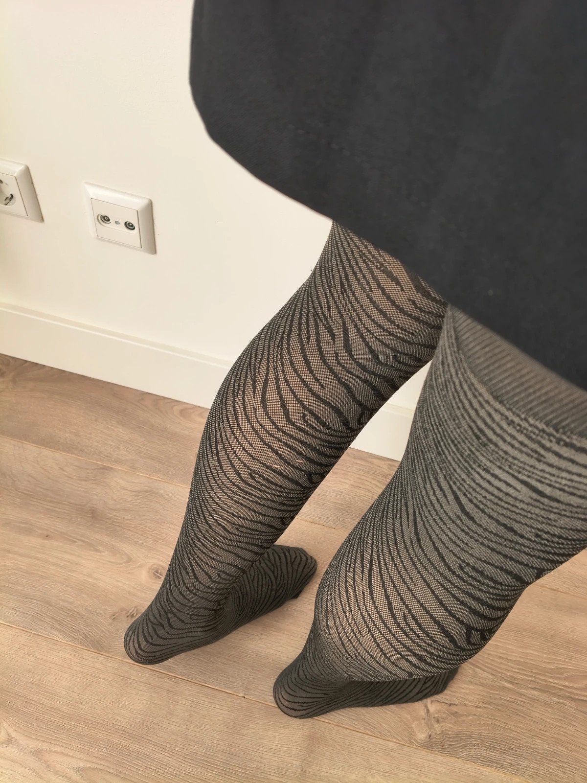 DKNY Vintage Khaki Animal-Print Tights photo 9