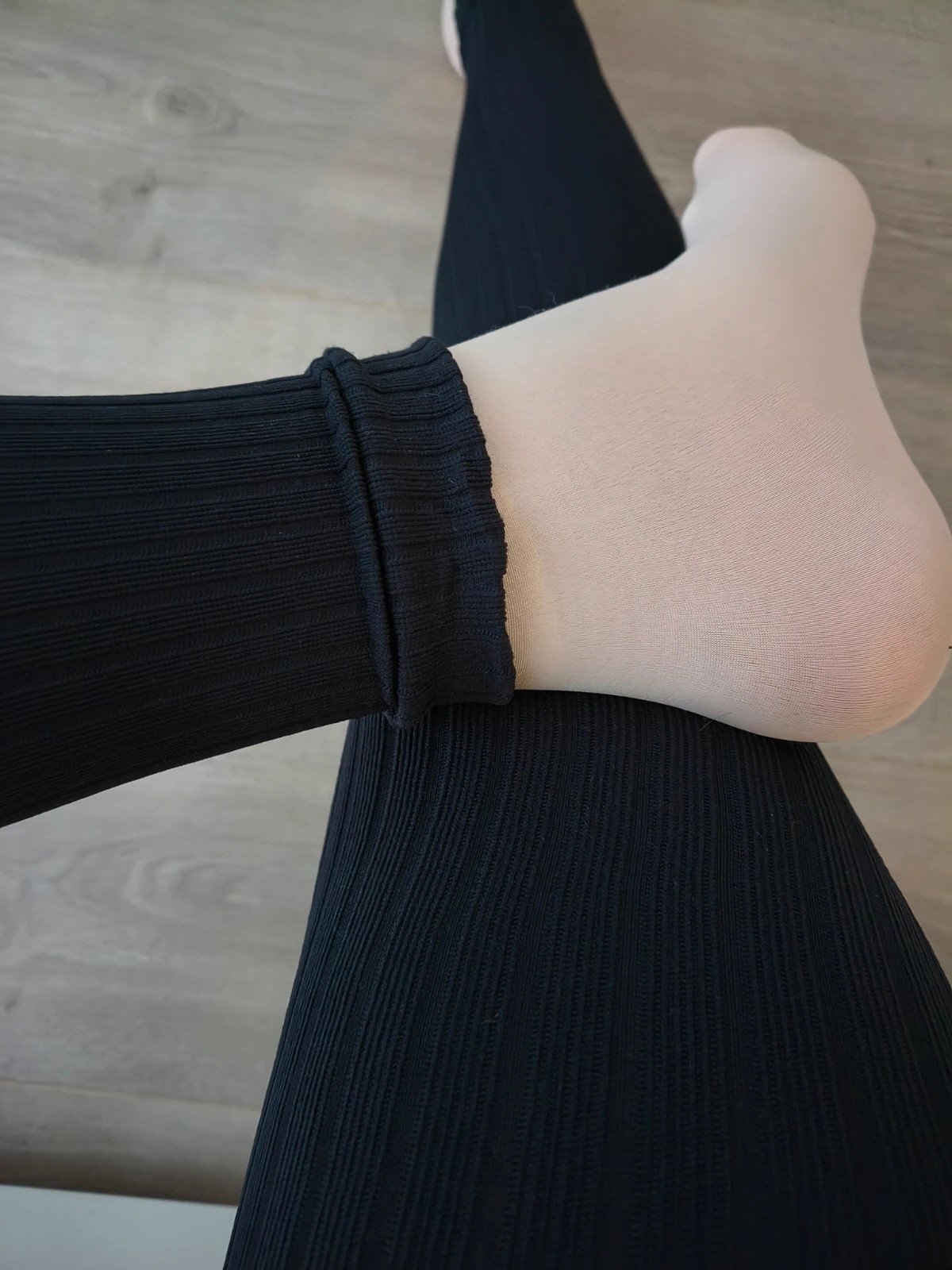 Black Vertical-Rib Footless Tights photo 3