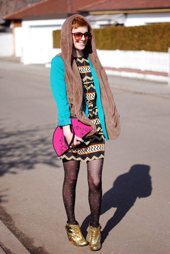 Black sheer dotted tights, golden boots and geometric patterned dress with pink clutch and hoodie vest worn by Monika Krawczyk