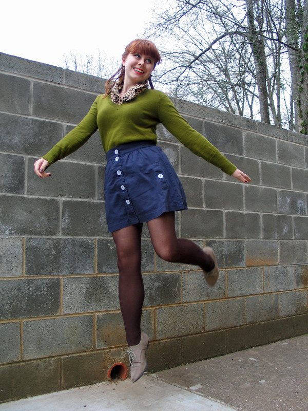 Brown pantyhose, blue skirt and green cardigan worn by Jamie