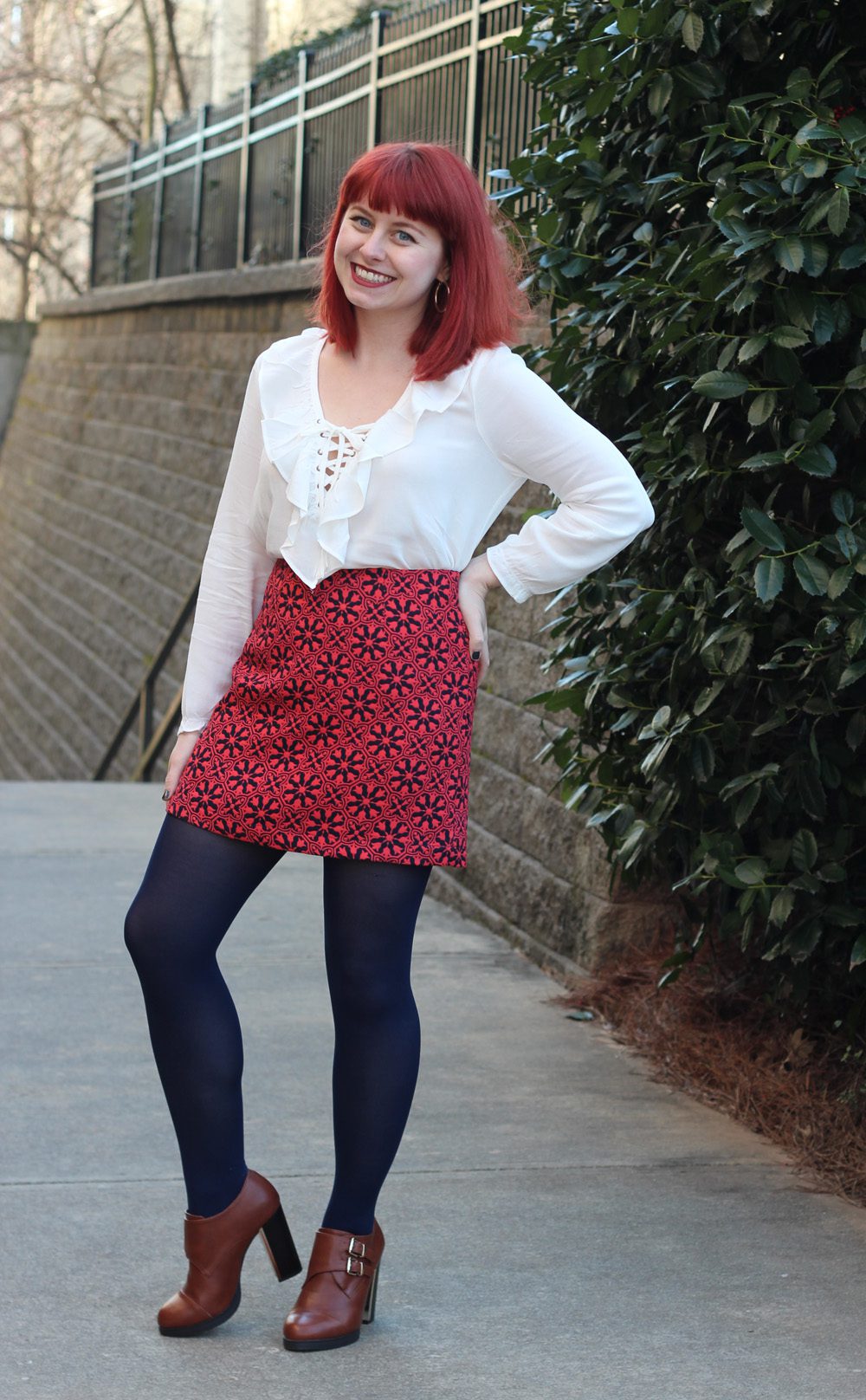 Dark navy blue pantyhose, red skirt and white blouse worn by Jamie