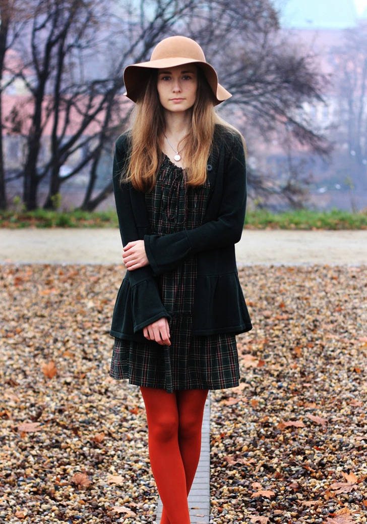Bright red tights with dark green tartan dress and beige hat worn by Wioletta